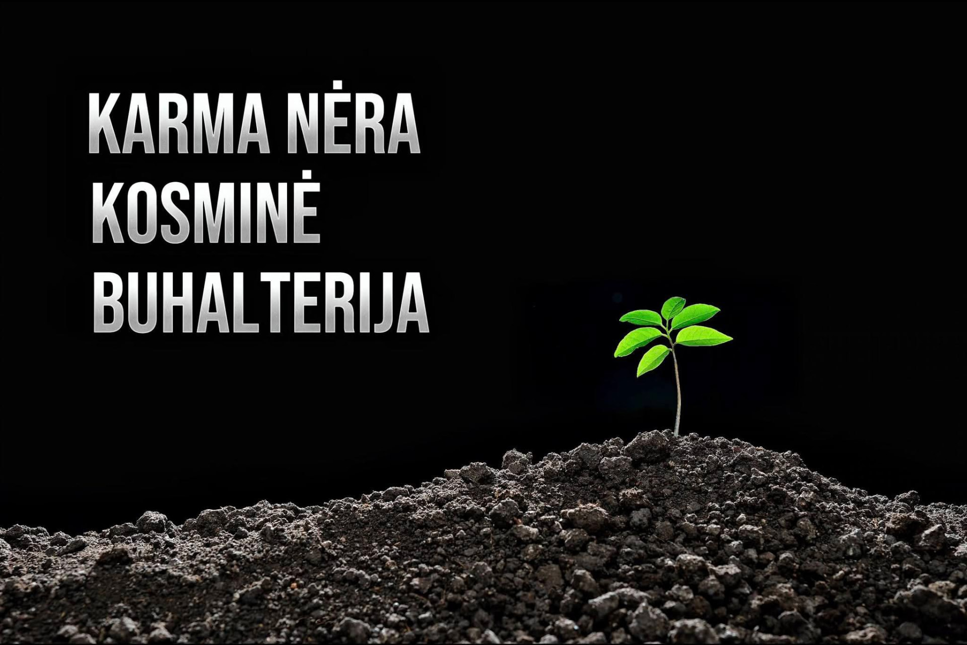 Daigas juodoje žemėje su užrašu „Karma nėra kosminė buhalterija“